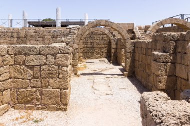 Binalar içinde harap şehrin Caesarea parçası