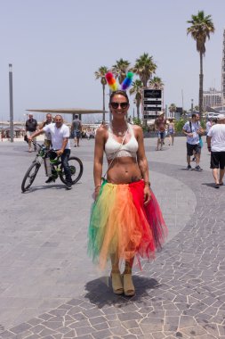 Gurur geçit töreni pozlar fotoğrafçı için üyeleri