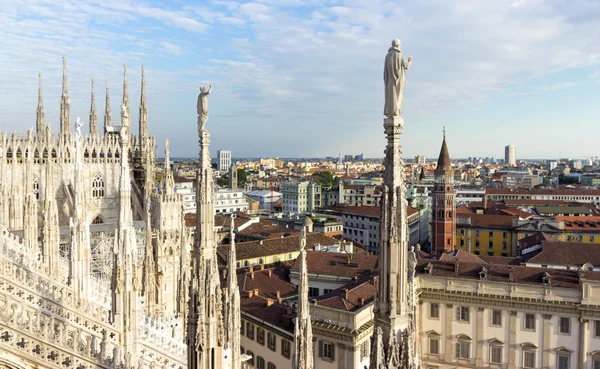 Vista de Milão do telhado da Catedral de Milão — Fotografia de Stock