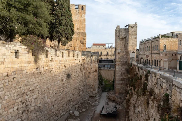 イスラエル エルサレム2020年10月24日 イスラエル エルサレムの旧市街ダビデの城壁近くの堀 — ストック写真