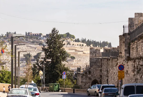 2020年10月24日イスラエル エルサレム旧市街のシオン門からイスラエル エルサレムのオリーブ山へ — ストック写真