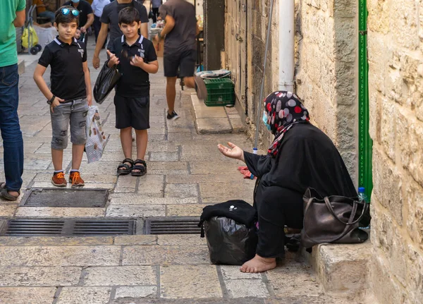Jerusalém Israel Outubro 2020 Mulher Muçulmana Árabe Idosa Sentada Rua — Fotografia de Stock