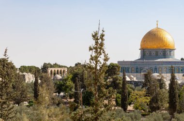 Via Dolorosa 'daki Arap Okulu' ndan Tapınak Dağı 'na ve İsrail' in Kudüs kentindeki Kubbe of the Rock 'a bakın.