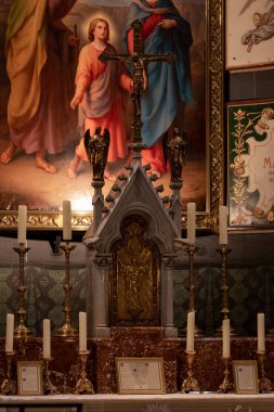 Kudüs, İsrail, 14 Kasım 2020: Kilisenin İsrail 'in eski Kudüs kentindeki Avusturya Bakımevi binasında bulunduğu odanın içindeki ana sunak