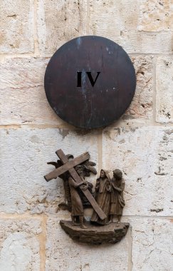 Kudüs, İsrail, 14 Kasım 2020: İsrail 'in eski Kudüs kentindeki Aslan Kapısı yakınlarındaki Lions Gate Caddesi' ndeki duvarda bulunan Haç Geçit Töreni 'nin dördüncü durağı