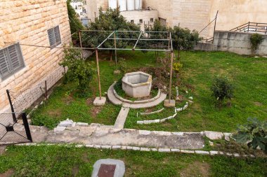 Beytüllahim, İsrail, 09 Aralık 2020: İsrail 'in Beytüllahim bölgesindeki Manger caddesinde eski bir kuyu.