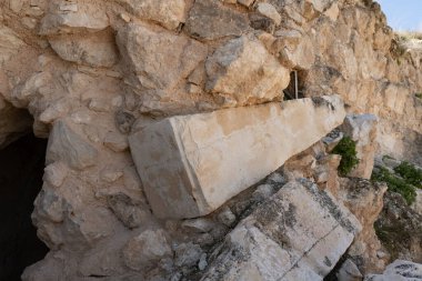 Kral Herod 'un sarayının harabelerinde sütun parçaları - İsrail' in Yahudi Çölü 'ndeki Herodion