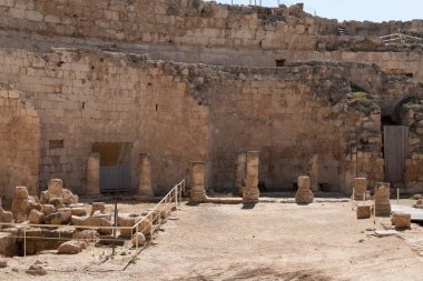 Kudüs, İsrail, 27 Şubat 2021: Kral Herod 'un sarayının avlu harabeleri - Yahudi Çölü' ndeki Herodion, İsrail