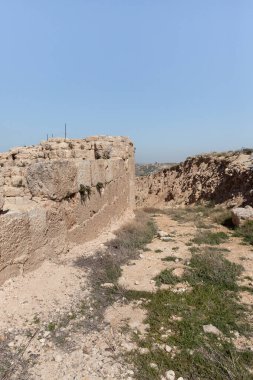 Kral Herod 'un sarayının harabeleri içindeki dış duvarlar - İsrail' in Yahudi Çölü 'ndeki Herodion