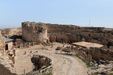 Kudüs, İsrail, 27 Şubat 2021: Kral Herod 'un sarayının avlu harabeleri - Yahudi Çölü' ndeki Herodion, İsrail