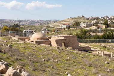 Kral Herod 'un sarayının dış kısmındaki Bizans harabeleri - İsrail' deki Yahudi ve Arap yerleşimlerinin kahramanı
