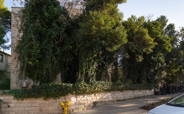 Kudüs, İsrail, 27 Şubat 2021: Eski Kudüs bölgesindeki Zeev Jabotinsky 'nin akşam manzarası - Kudüs, İsrail' deki Komiyum