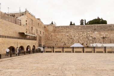 Kudüs, İsrail, 23 Mart 2021: Eski Kudüs kentindeki Batı Duvarı yakınında boş bir meydan