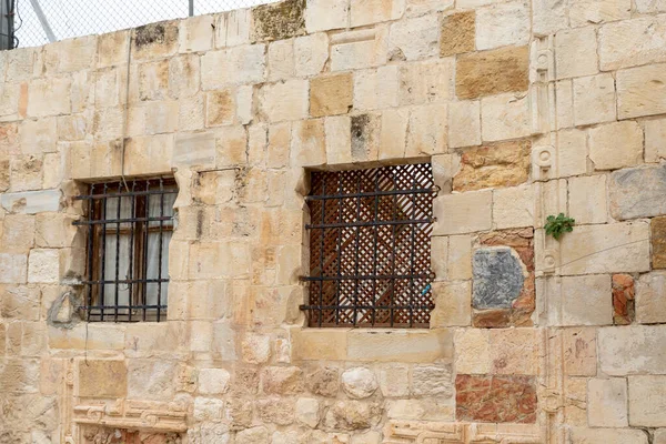 Barres Métalliques Sur Les Fenêtres Dans Cour Intérieure École Madrasah — Photo