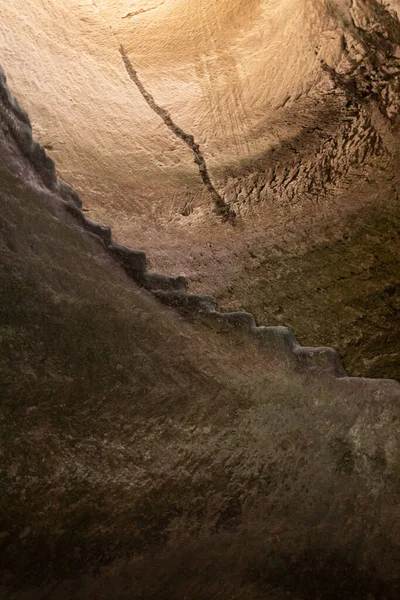 Restos Escada Pedra Desce Tanque Imprensa Óleo Sobre Escavações Antiga — Fotografia de Stock