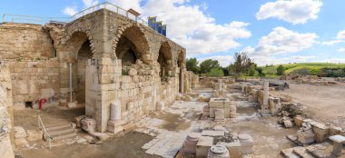 Kiryat Gat, İsrail, 27 Mart 2021: Bizans dönemindeki St. Anne kilisesinin kalıntıları Maresh şehrinin kalıntıları, Beyt Guvrin, Kiryat Gat, İsrail 'de