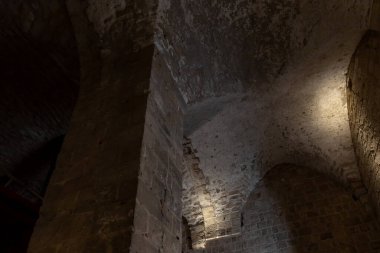 Kuzey İsrail 'deki eski Acre kentinin Haçlı Kalesi' nin odasındaki tuğla işi.