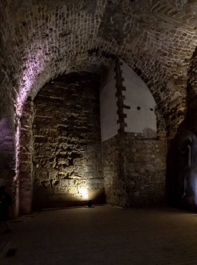 Kuzey İsrail 'deki eski Acre kentinin Haçlı Kalesi' nin odasındaki tuğla işi.