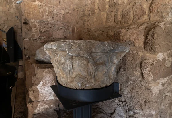 Acre Israel June 2021 Απομεινάρια Λίθινων Κιόνων Διακοσμητικά Σκαλίσματα Πέτρας — Φωτογραφία Αρχείου