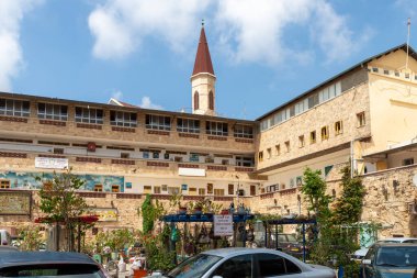 Acre, İsrail, 26 Haziran 2021: Kuzey İsrail 'deki Acre şehrinde duvarlarla süslenmiş eski sokaklar