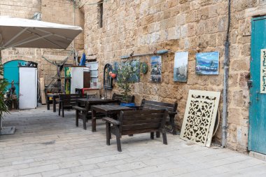 Acre, İsrail, 26 Haziran 2021: Kuzey İsrail 'in eski Acre kentindeki limandaki eski sakin sokaklar