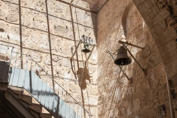 Kleine Klokken Hangen Het Interieur Van Jacobs Orthodoxe Kathedraal Jeruzalem — Stockfoto