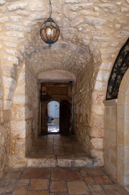 Vaftizci Yahya 'nın manastırından tünel çıkışı. Eski Kudüs, İsrail' deki Hristiyan kamaralarında.