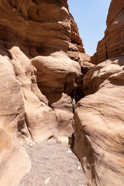 Smalle Doorgang Tussen Rotsen Een Natuurreservaat Bij Eilat Stad Red — Stockfoto