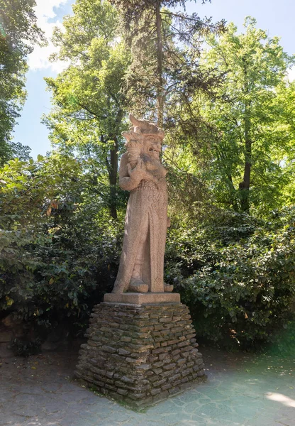 Prag, Çek Cumhuriyeti, 15 Mayıs 2024: Çek Cumhuriyeti Prag Hayvanat Bahçesi 'nde Slav tanrısı Radegast' ın heykeli
