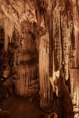 İsrail, Beit Shemesh yakınlarındaki Judean Dağları 'ndaki Sorek sarkıtları mağarasının garip doğal güzelliği.