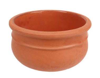 Çamur tenceresi beyaz arka planda izole doğal bulaşık kasesi                               