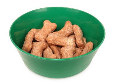 Köpek maması kasesi ve kemik şeklinde köpek bisküvileri.                               