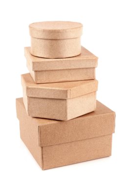 Yığılmış karton kutular kapalı konteynırlar                               