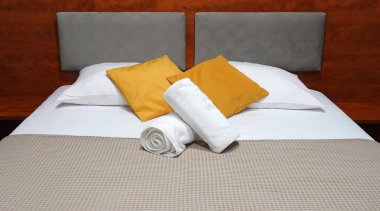 Burası çift kişilik bir yatak odası..                                