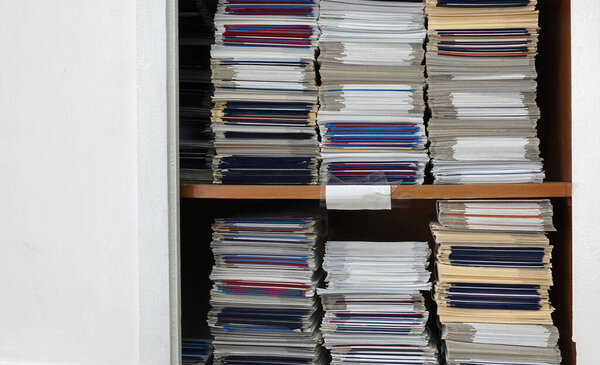    Архивирует файлы и папки документов                            