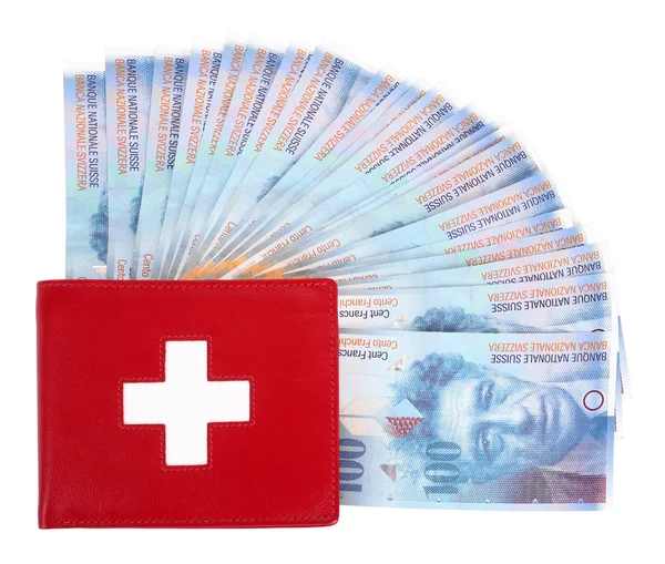 Billetes en francos suizos y billetera roja con bandera suiza — Foto de Stock