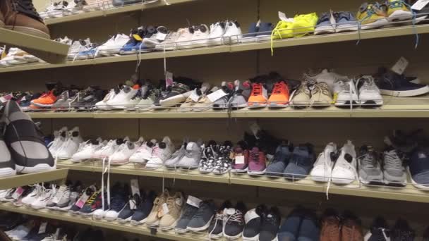 Выбираю Обувь В Магазине
