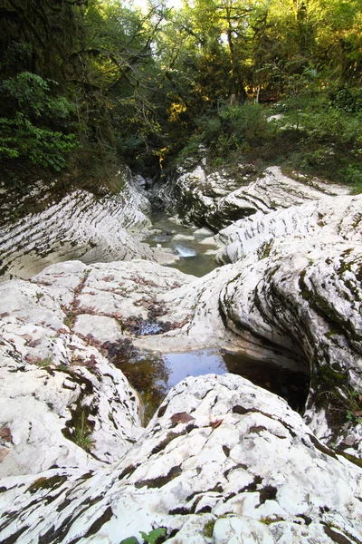 River canyon kireçtaşı dağlarda