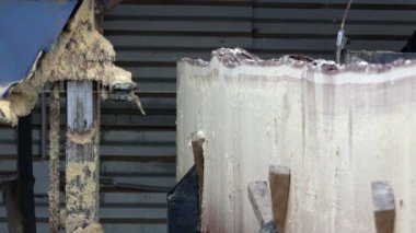 Yükseklik ayarı büyük ahşap parçaları boyuna kesim için özel bir makinede testere