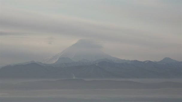 Cresta de montaña en la bahía de Avacha Territorio de Kamchatka — Vídeos de Stock