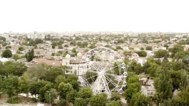 Pariserhjul med utsikt över staden — Stockvideo