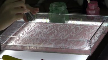 Bir Sanat stüdyosu suda resim renkler üzerinde ana sınıfı