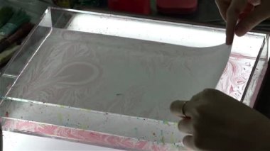 Resimleri kağıda mürekkep ve su kullanarak oluşturma profesyonel Rehberler