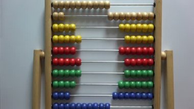 Tohum parmaklarınızla abacus hesaplarındaki hareket