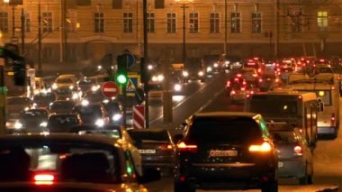 Saint-Petersburg, Rusya Federasyonu-gece şehirde 22 Kasım 2014, Ulaştırma ve Turizm Merkezi. şehrin ritmi