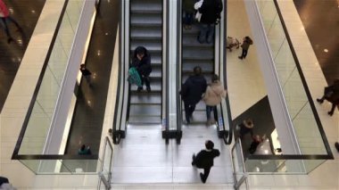 Saint-Petersburg, Rusya Federasyonu-22 Kasım 2014, Baltık Pearl, erkek ve kadın bir gün kapalı Pazar günü bir alışveriş ve eğlence geçirmek