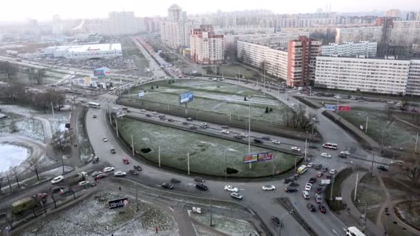 Saint-Petersburg, Rusya Federasyonu-araçların bir dairesel hareketi ile Kronstadt çevrenin 29 Kasım 2014, görünümü — Stok video