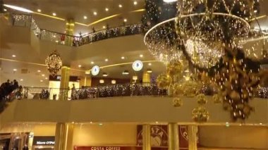 Saint-Petersburg, Rusya Federasyonu-6 Aralık 2014, zenginlik ve sofistike dekorasyon alışveriş merkezi Galerisi