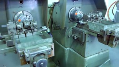 Saint-Petersburg, Rusya. Makine kesici metal boşlukları şeyler dönüm için