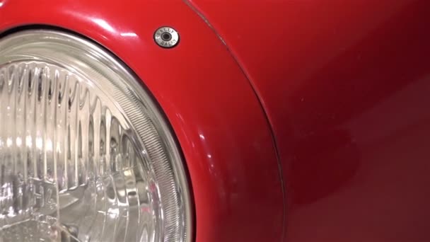 상트 페테르부르크, 러시아 - 2015 년 1 월 10 일 빈티지 자동차 "머슬 카 쇼"자동차 1959 시보레 코르벳 C1의 미국 전시회는 미국 생산을 출시. HD. 50 fps — 비디오